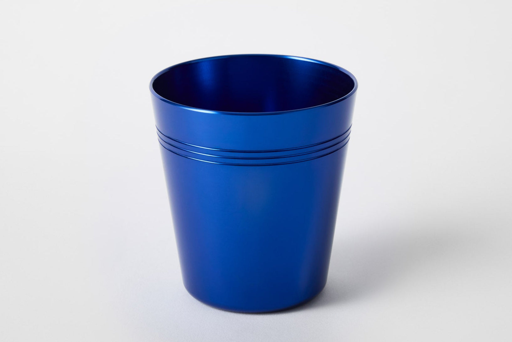 Blue anodised aluminium cup – lightweight, retro drinkware by Maits