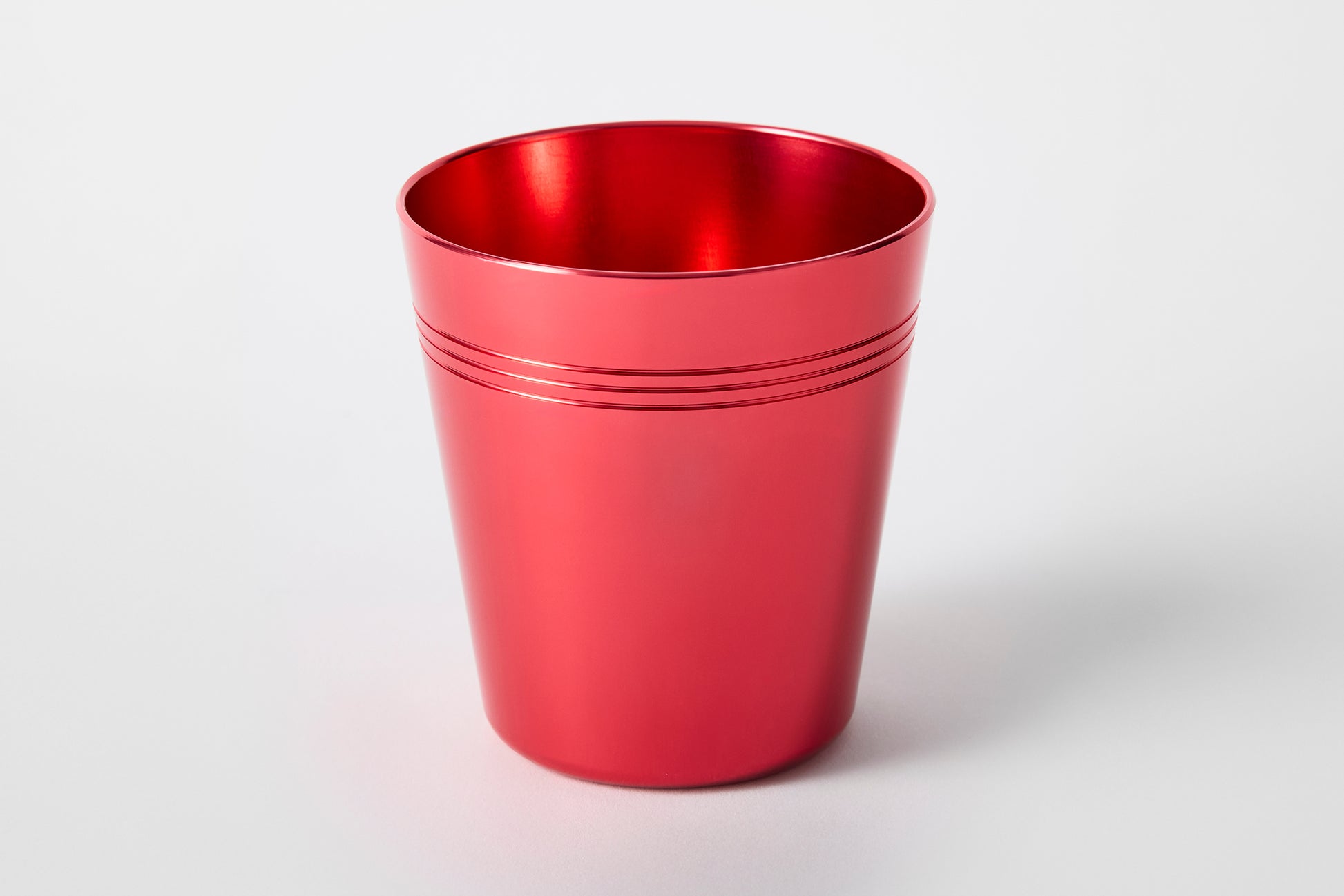 Vibrant hot pink anodised aluminium cup – retro drinkware from Maits Brights set