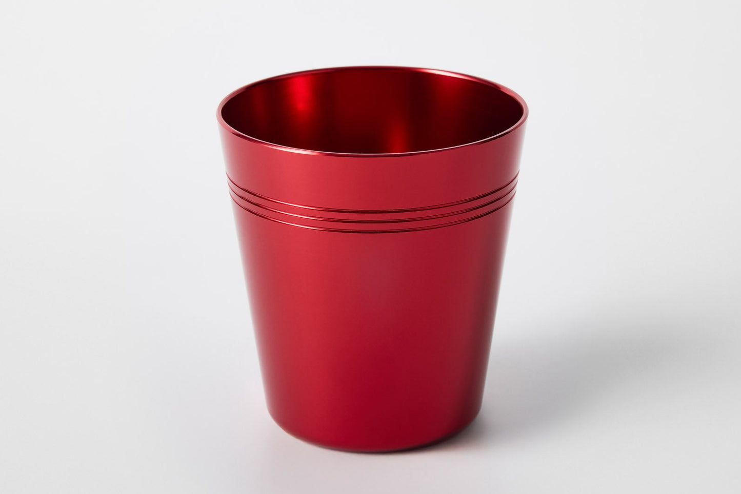 Red anodised aluminium cup – eco-friendly, reusable drinkware by Maits